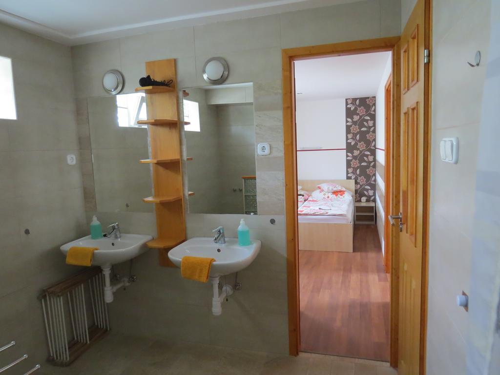 Ferienwohnung Aranyhal Apartman Sárvár Zimmer foto