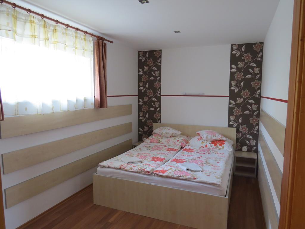 Ferienwohnung Aranyhal Apartman Sárvár Zimmer foto